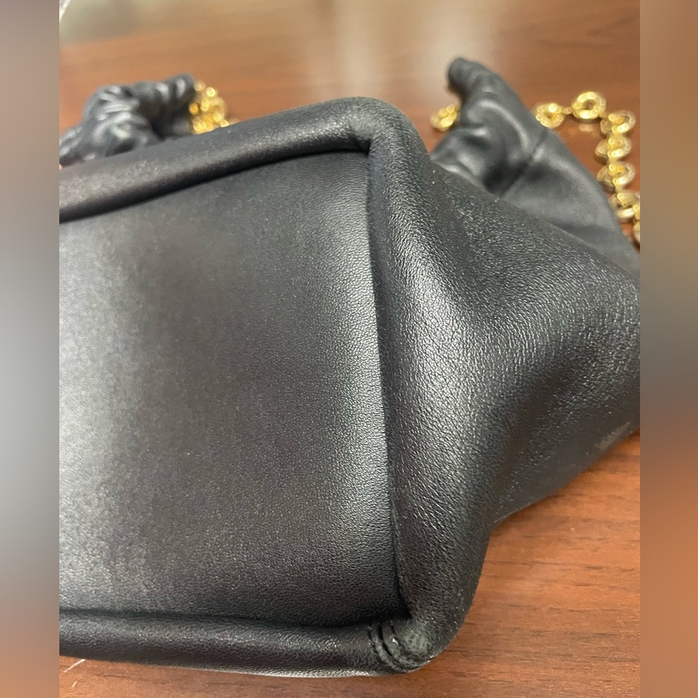 Loewe Small Squeeze bag in mellow nappa black lambskin - Picture 11 of 15